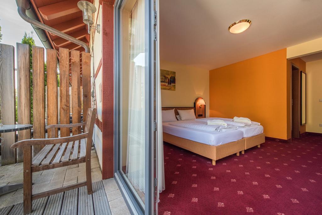 Landhotel Und Gasthof Hirsch Huettenreute Hosskirch Exterior foto
