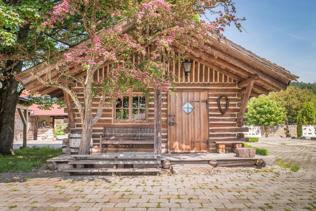 Landhotel Und Gasthof Hirsch Huettenreute Hosskirch Exterior foto