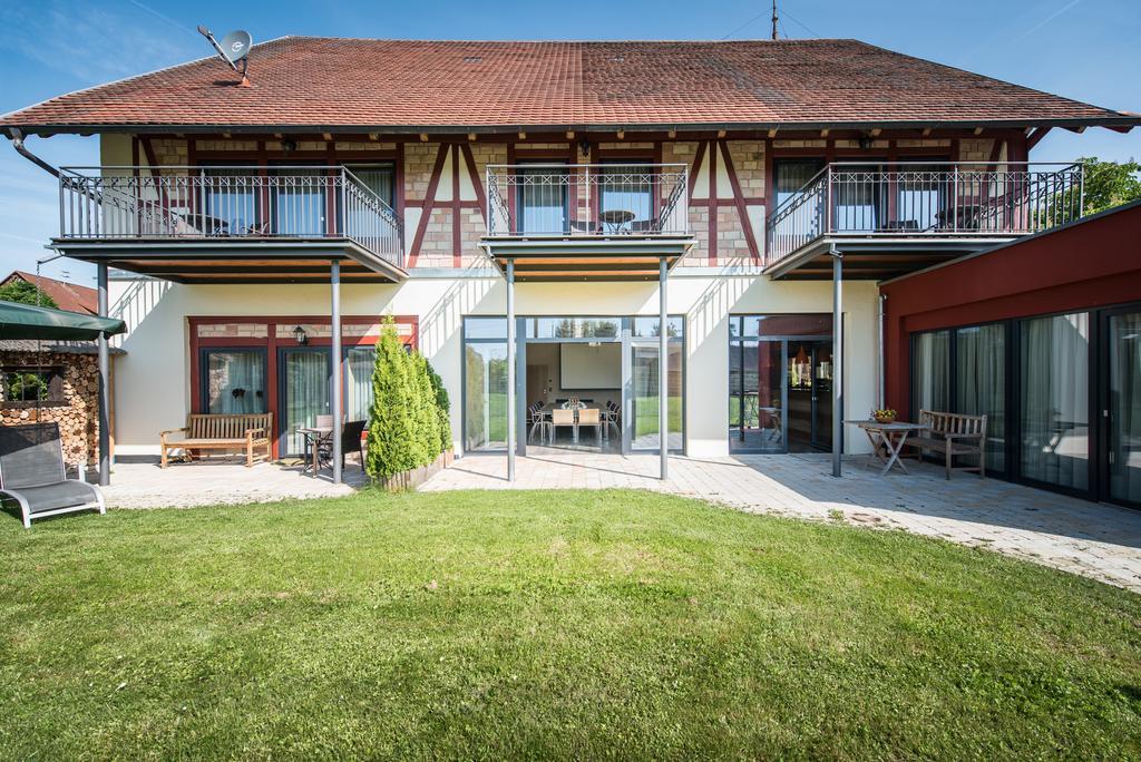 Landhotel Und Gasthof Hirsch Huettenreute Hosskirch Exterior foto